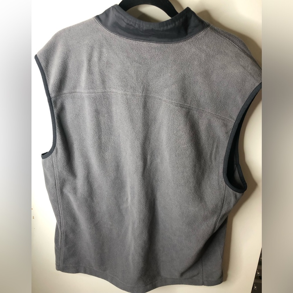 ⭐️Greg Norman Gray Fleece Vest. Perfect for golf! - Picture 5 of 5